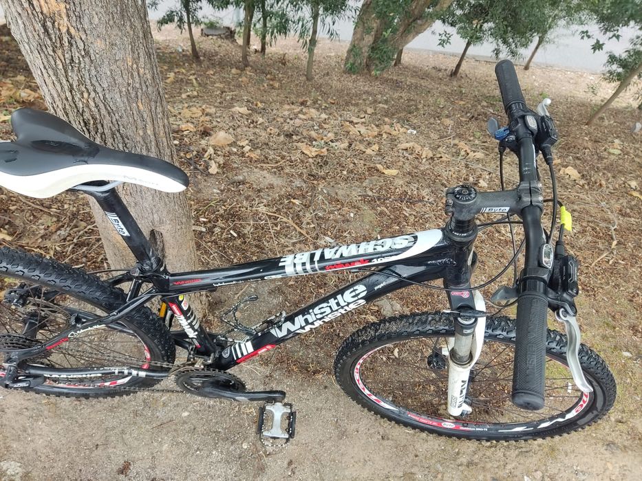 Bicicleta btt s travoes hidraulicos
