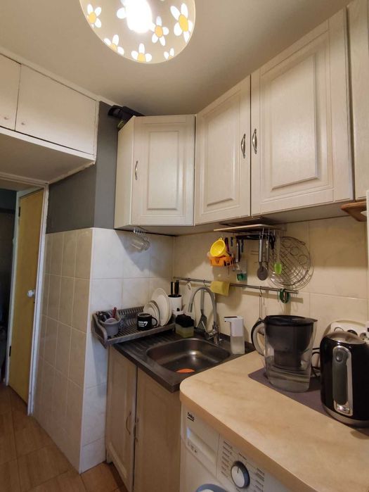 Продам гостинку 29м.кв.,метро Деміївська   48000$