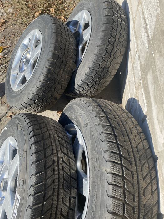 Продаю зимову резину Р-13