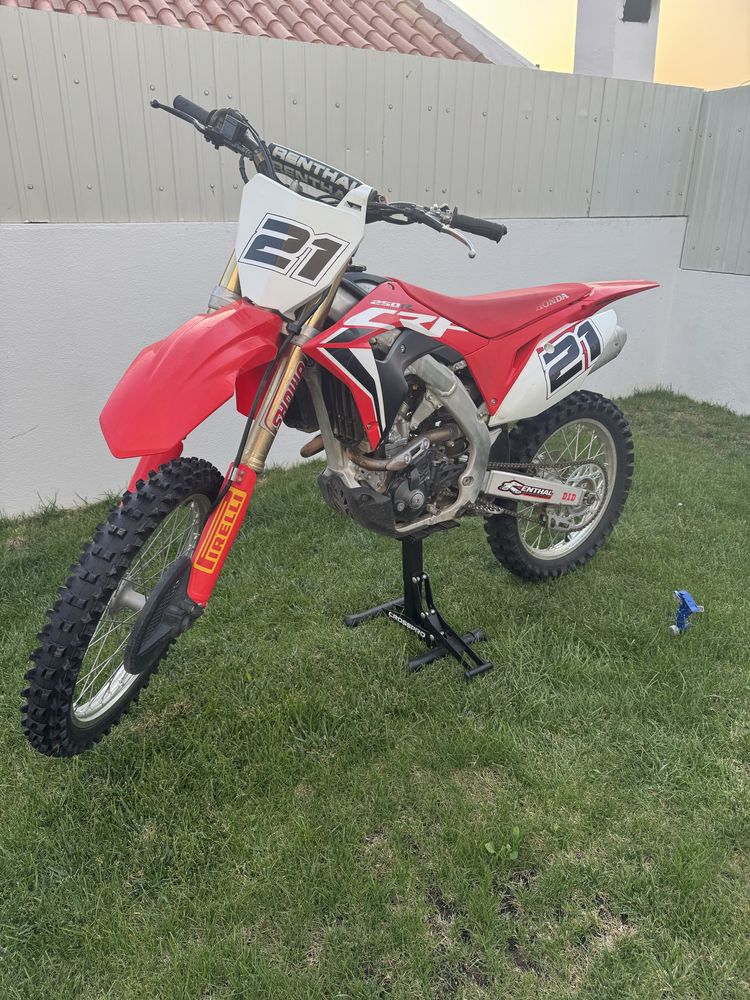 CRF 250 R …………..