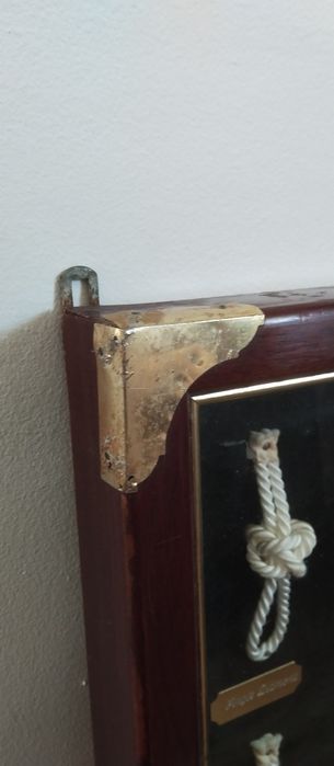 Tablica z węzłami marynarskimi