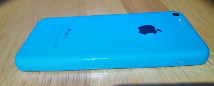 iPhone 5c в очень хорошем состоянии АКБ 100%