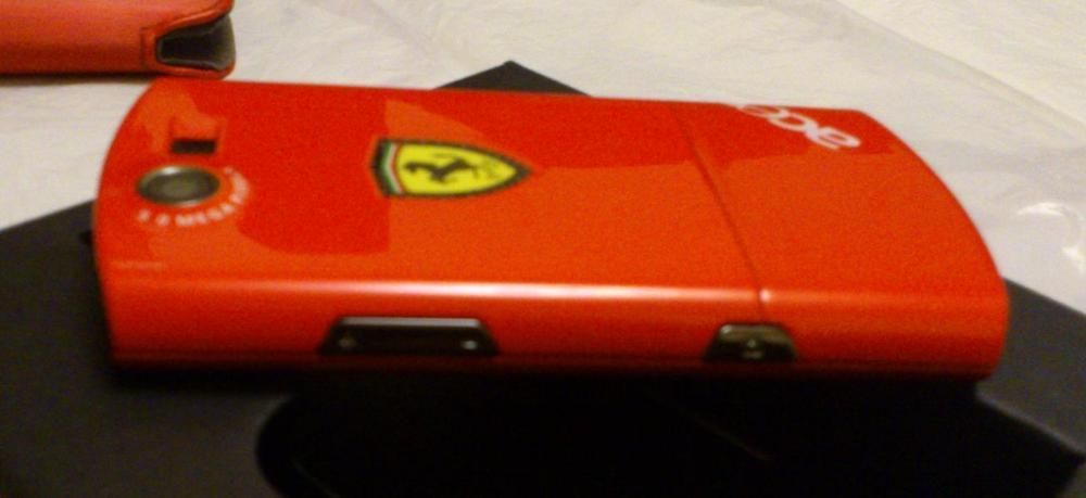 Смартфон Acer Liquid E100 Ferrari Special Edition