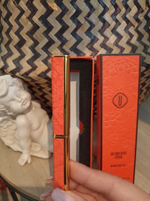 Szminka/pomadka wykręcana , elegancka Youliyoula