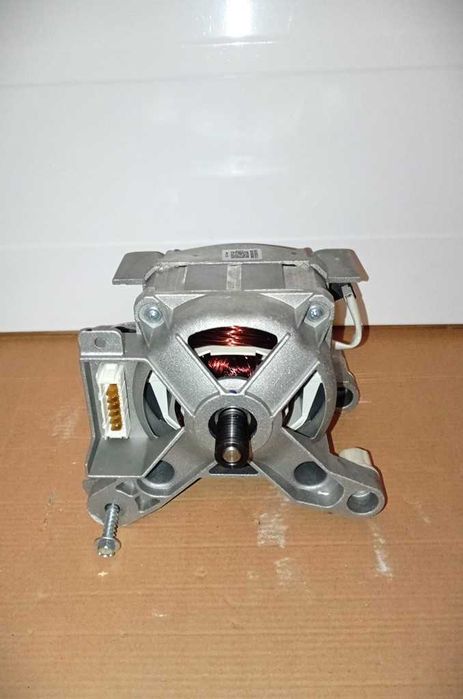 Двигатель (мотор) Whirpool  AWE  для стиральной машины (новый).