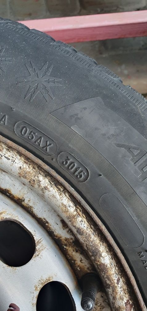 Продам зимнюю  резину с дискам  195/65/15 Michelin alpin 5 с дисками