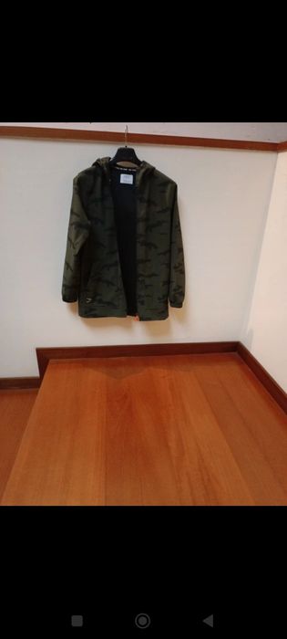 Casaco verde caqui impermeável da Zara 13/14