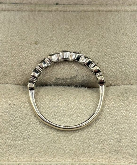 Złoty pierścionek z diamentami