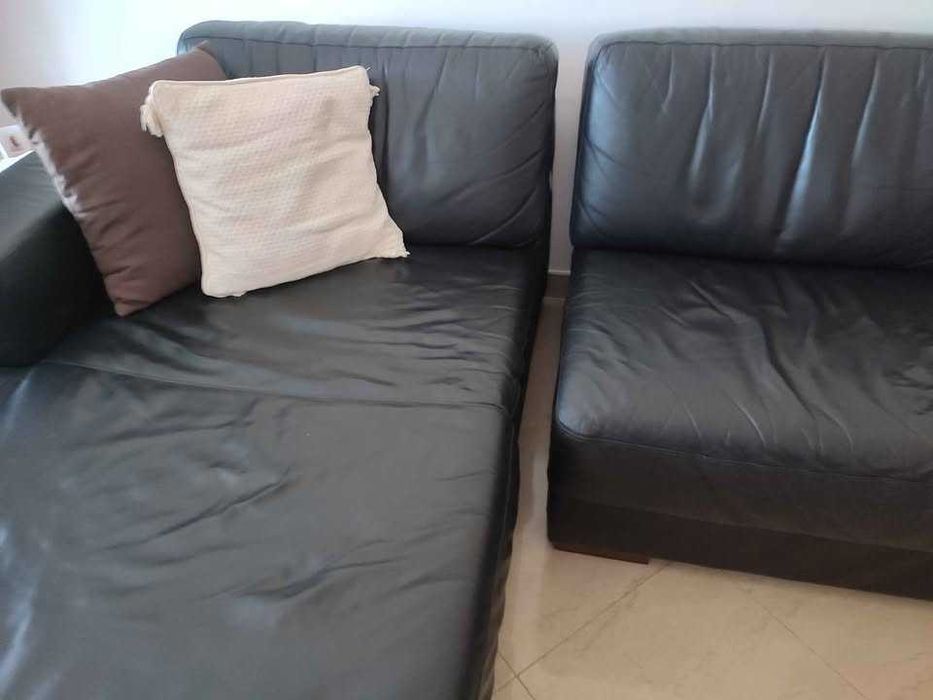 Sofá de pele preto com chaise longue