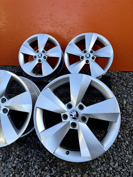 Диски R17 5.112 ET38 цо 57.1 шкода кодіак карок пассат гольф шкода а5