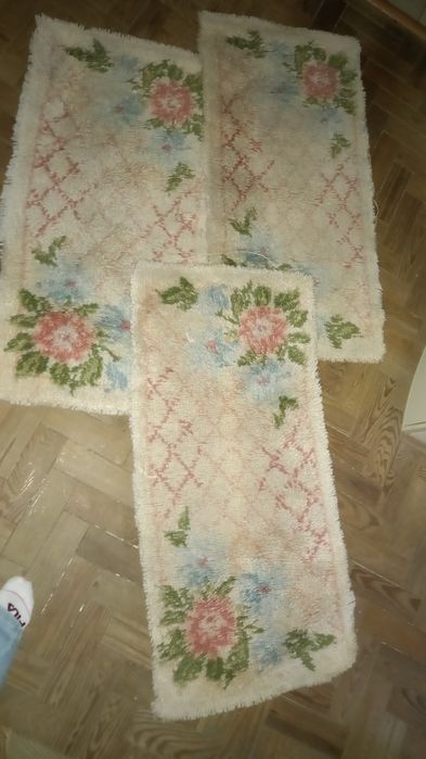 Vendo três tapetes com uso para desocupar casa