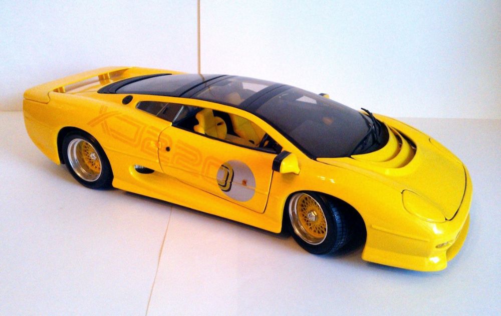 Jaguar XJ 220, Maisto escala 1/12