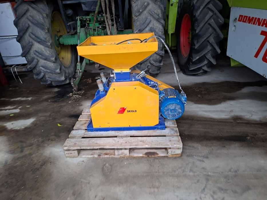 Rozdrabniacz bijakowy mieszalnik pasz śrutownikmłynek do zboża 2 tony