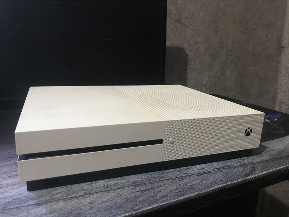 Продам Xbox one s 1T