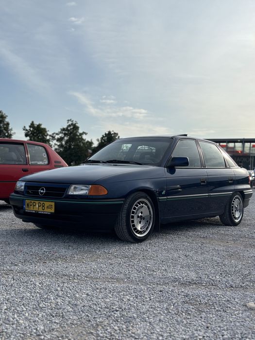 Opel Astra F sedan  1.4 8v stan idealny ZABYTEK