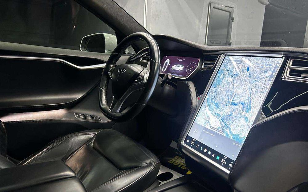 Tesla Model S 2015