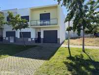 Vende-se vivenda T4 | com garagem | Sª António da Charneca | Barreiro