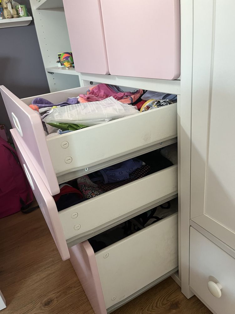 Meble ikea (stuva ), dziewczynka
