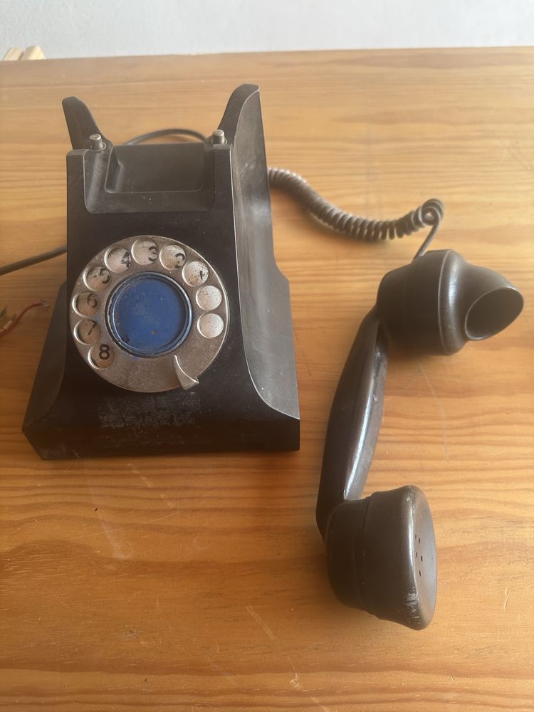 Telefone antigo para decoração
