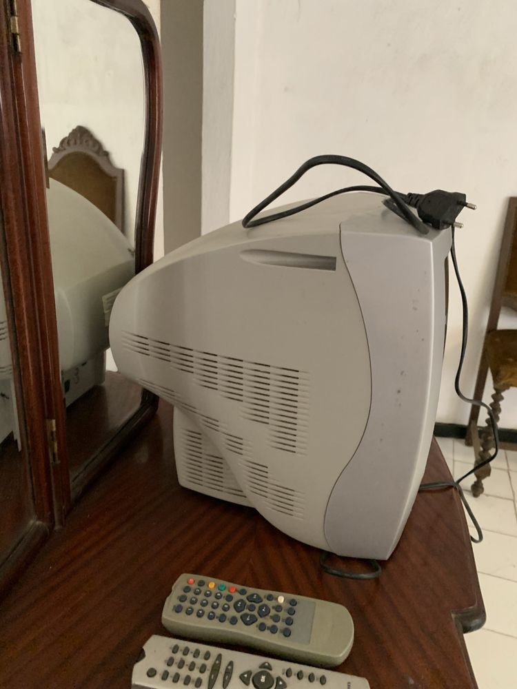 Televisão Sanitron antiga