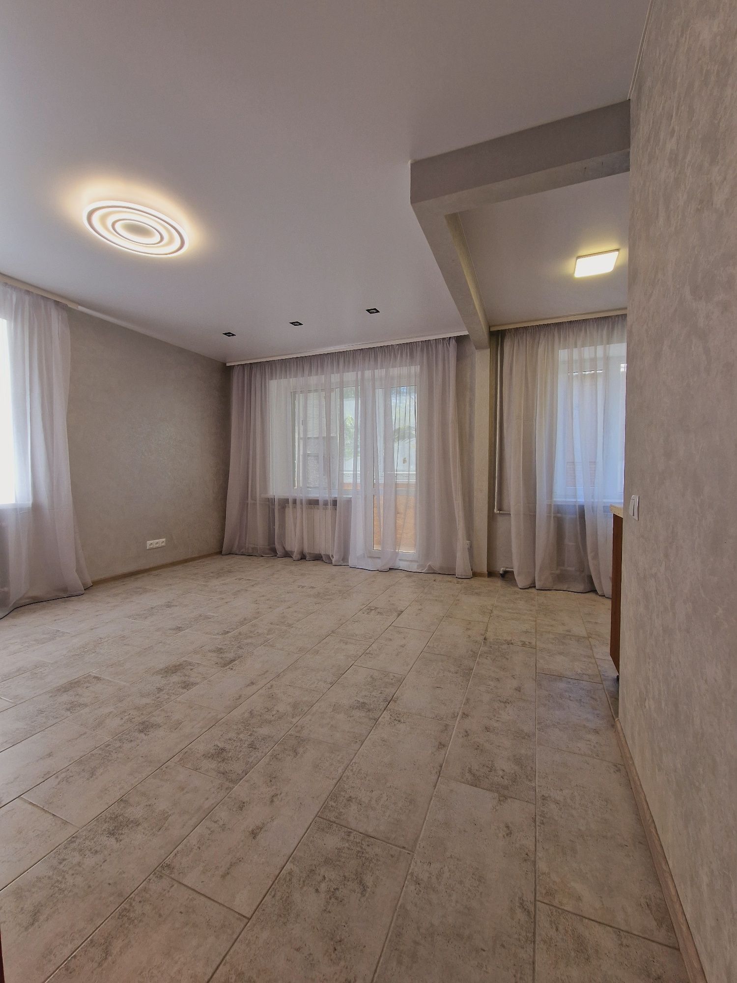 Продам 1 комнатную квартиру с капитальным ремонтом на Кирова 72.