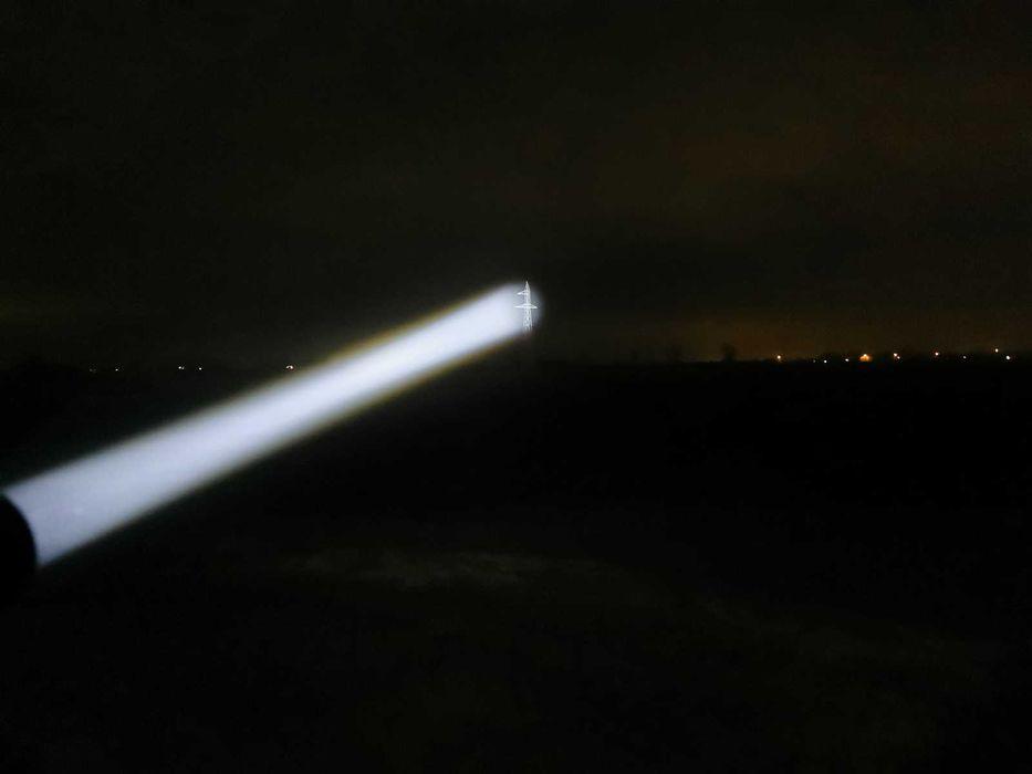 Latarka zoom, zmienna szerokość wiązki, zasięg 1,2km