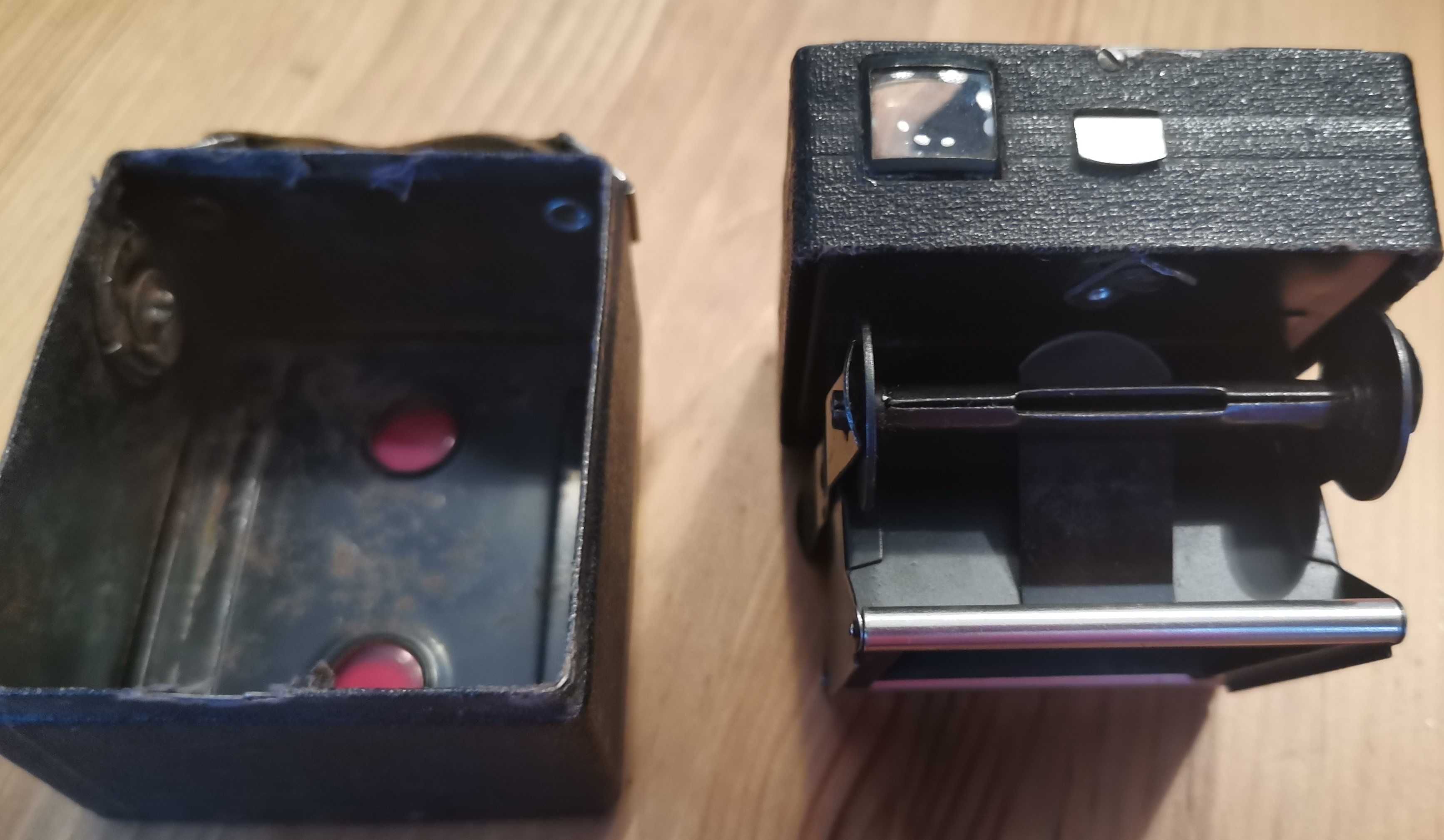 Stary kolekcjonerski aparat fotograficzny analogowy