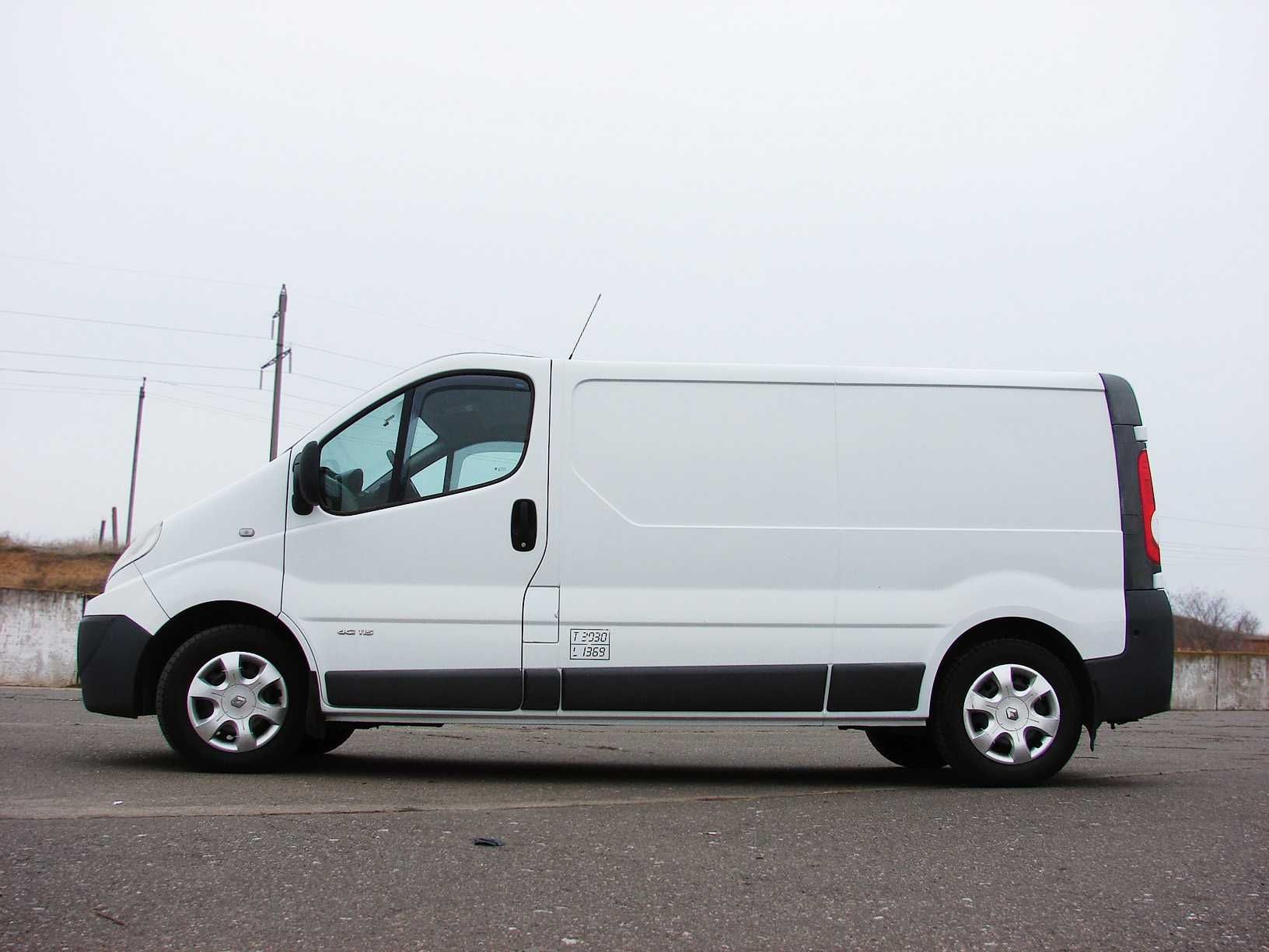 Renault Trafic 2,0 дизель 6-ступка 2013 год