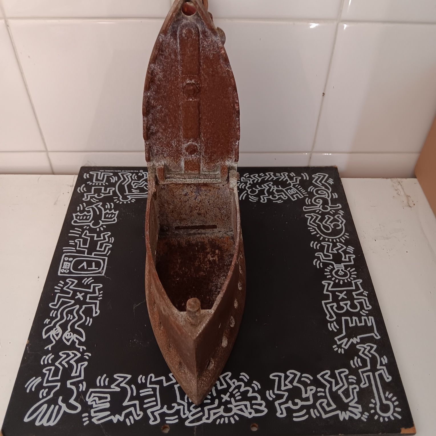 Ferro de engomar carvão