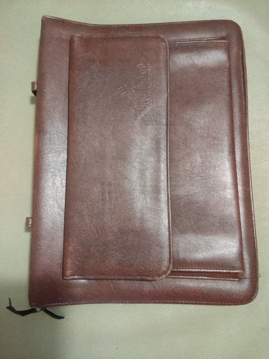 Кожаный портфель.-папка