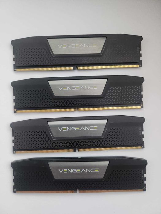 2x RAM Corsair Vengeance DDR5 32GB (2x16GB) 5200MTs CL40 Intel XMP
