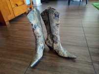 Botas em pele
