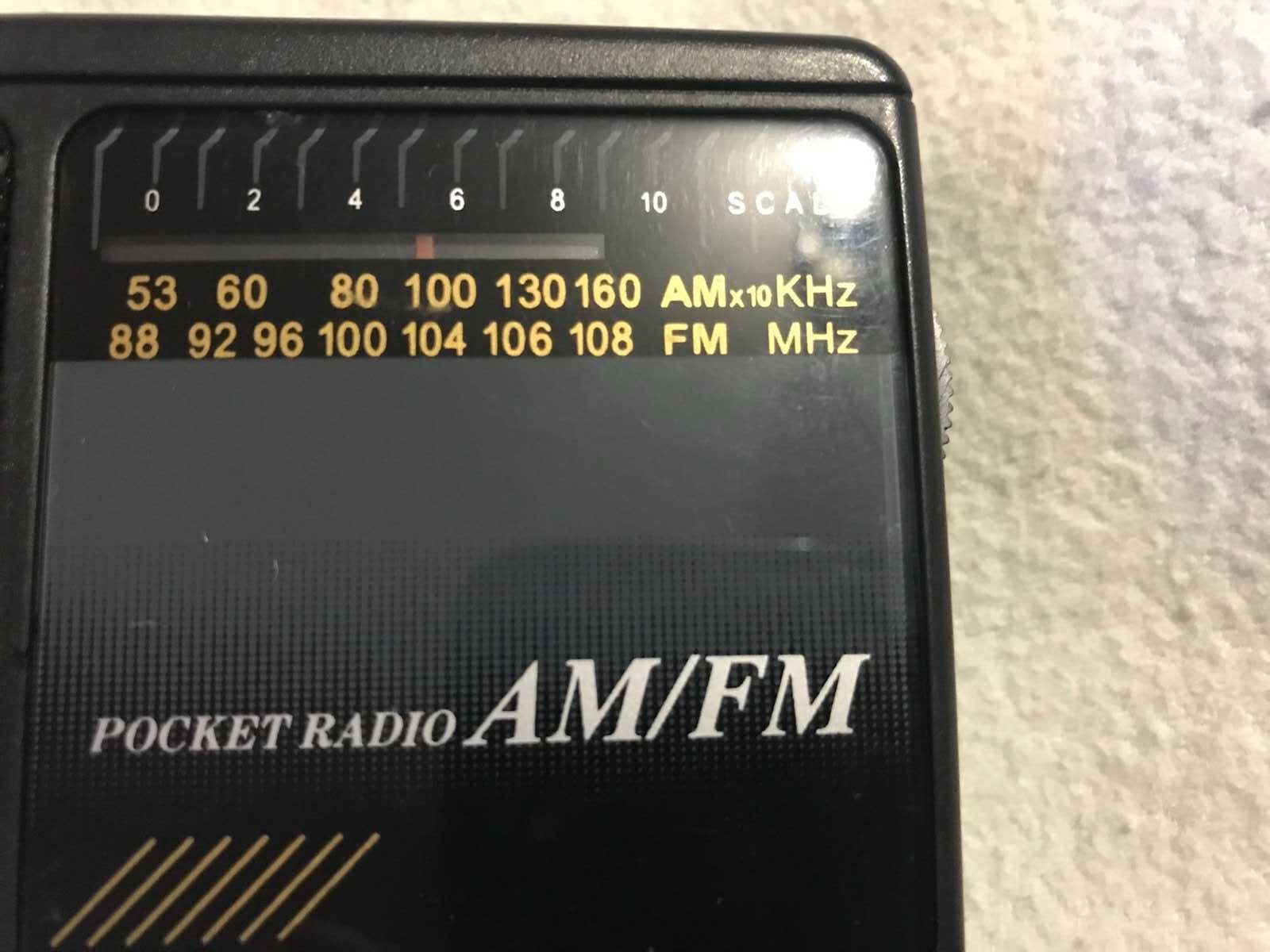 Радіоприймач -АM / FM