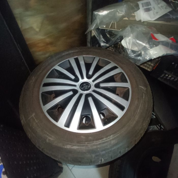 Vendo jantes Toyota Yaris com pneus