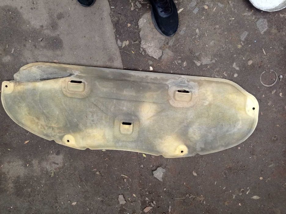 Шумоізоляція капота Renault Clio III