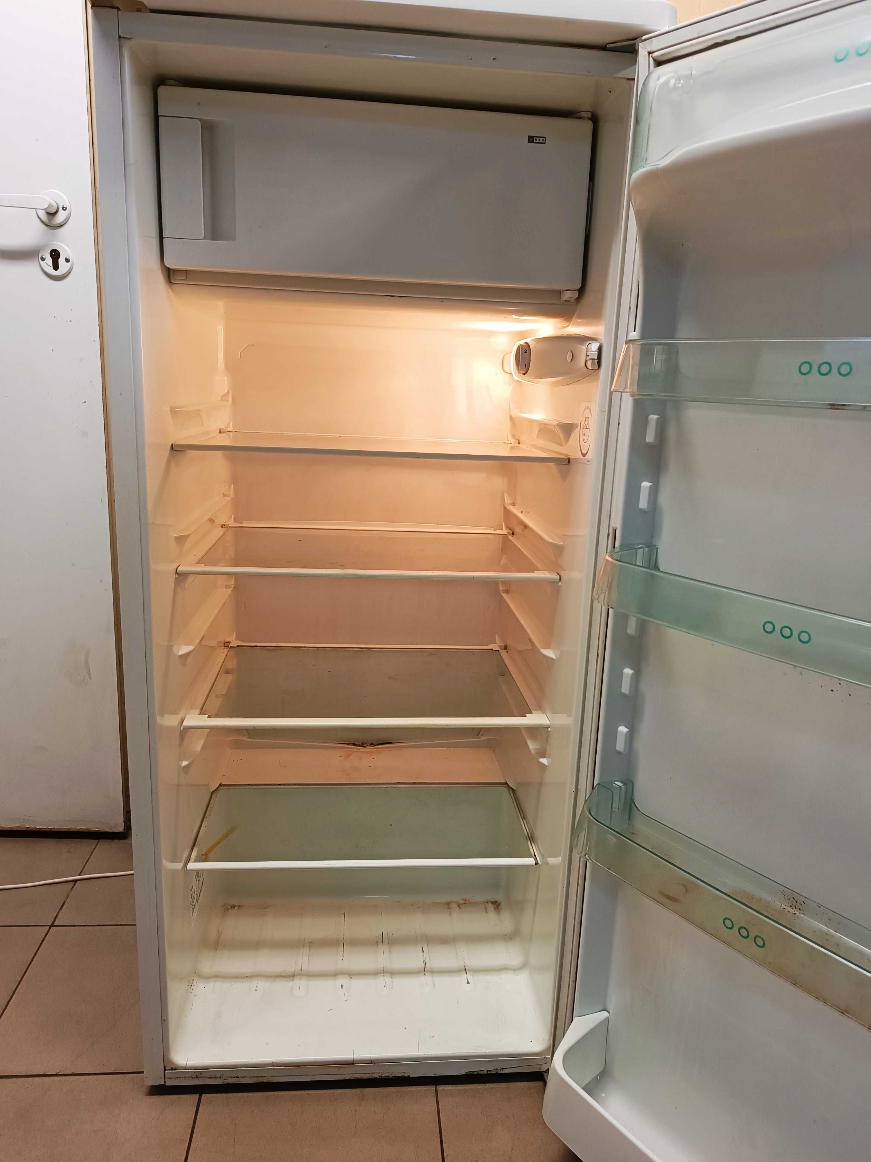 Lodówka, Chłodziarko - zamrażarka w dobrym stanie.