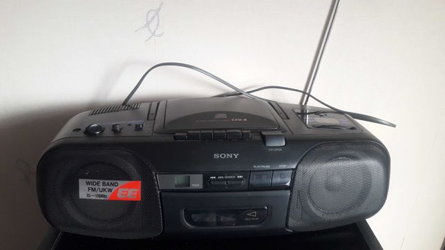Radiomagnetofon z CD SONY CFD-8