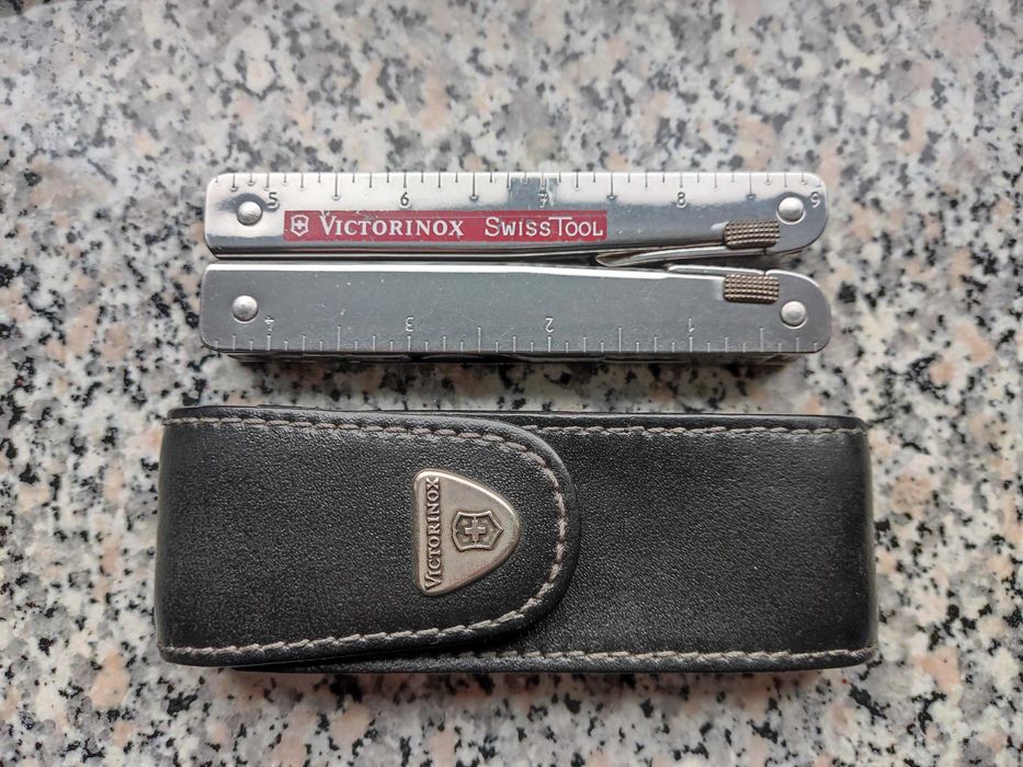 Multitool Victorinox SwissTool z etui