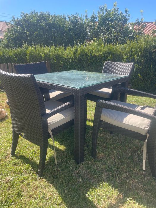 Mesa de jardim com cadeiras