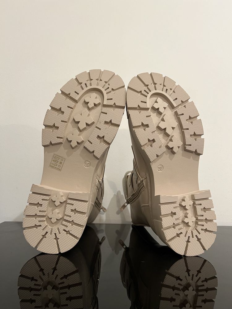 Botas Cink-me bege com brilhos