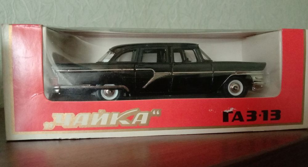 Модель автомобіля 1/43 "ЧАЙКА" ГАЗ-13