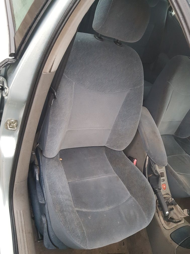 Сидіння, сідушки передні,задні. Автосидіння. Renault Laguna 2. Хечбек