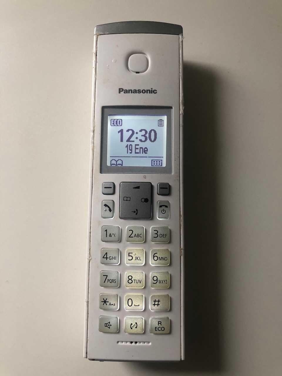 Telefone portatil design moderno marca Panasonic