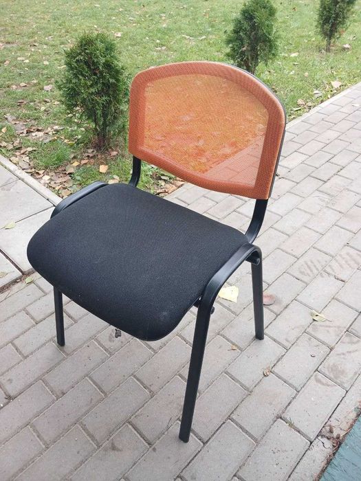 Oferuję na sprzedaż meble biurowe, stoły, krzesła, półki