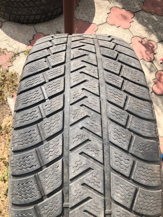 235-55-R19 Michelin зима   3  штуки