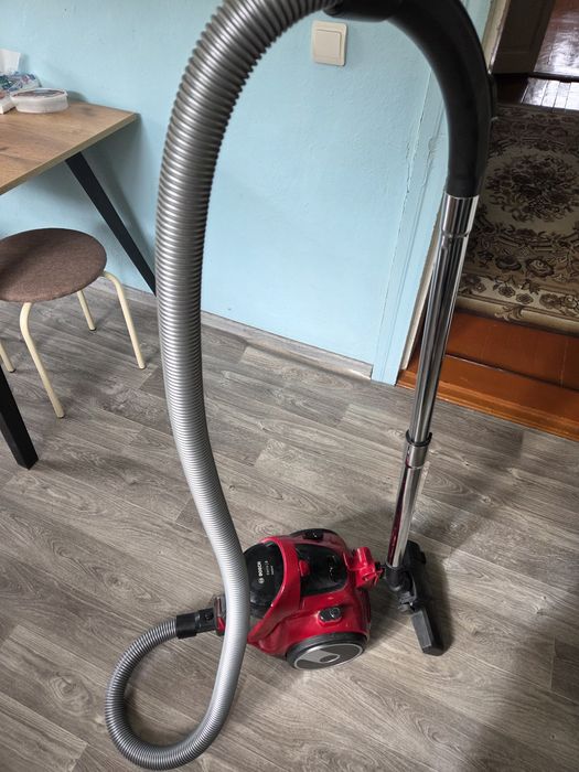 Продам пилосос Bosch