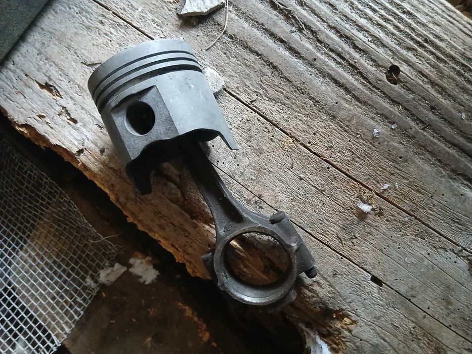 Tłoki silnika fiat 126p (maluch)