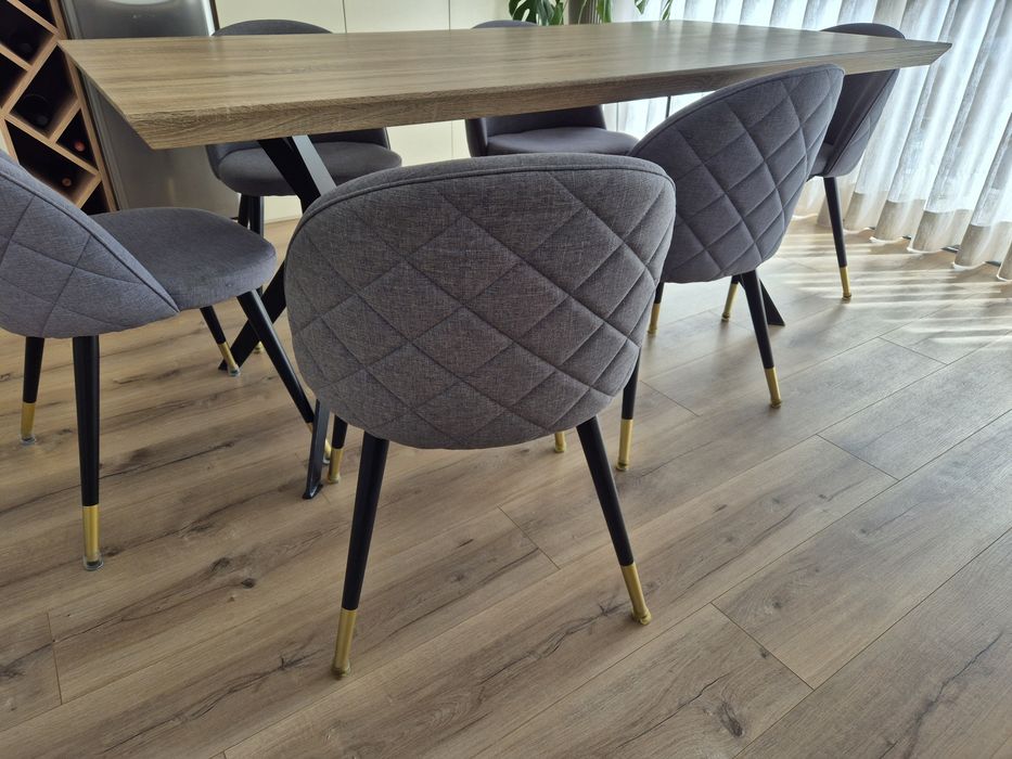 Mesa de jantar e 6 cadeiras