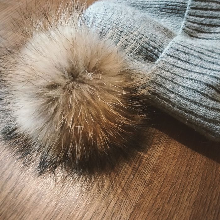 Помпони з хутра єноту песця