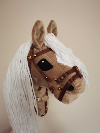 Hobby horse, koń na kiju, długie włosy